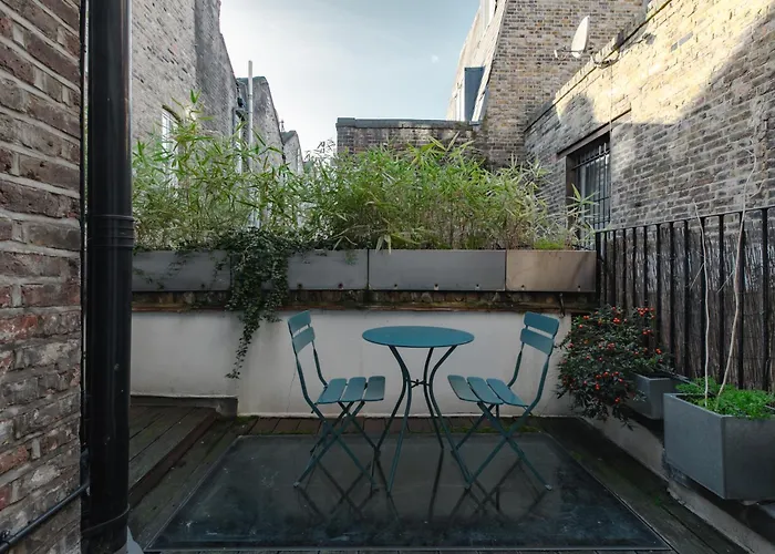 Beautiful 4 Bedroom House Near Paddington Station